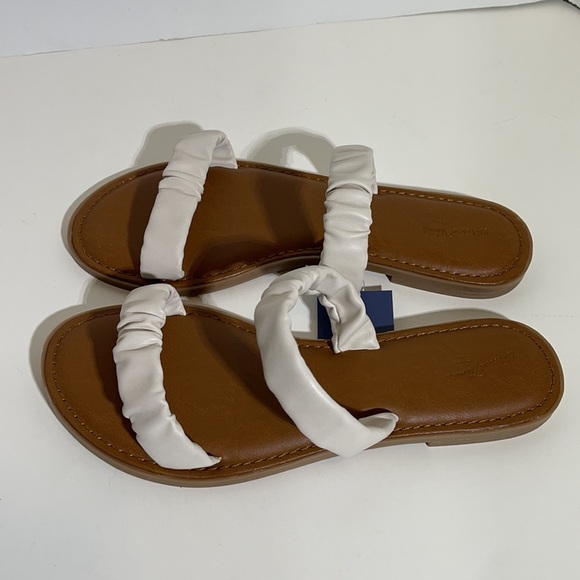 Women’s Bone Scrunched 2 Band Strap Sandals - Picture 3 of 6